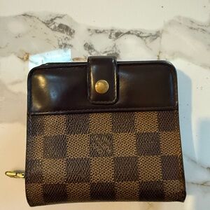 Damier Louis Vuitton Brown Wallet with Snap Closure